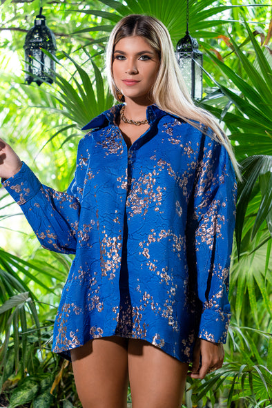 Vaci Oversized Long Sleeve Button Down Shirt With Collar in Blue